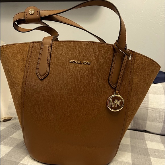 Michael Kors Handbags - Michael Kors Portia Large Tote